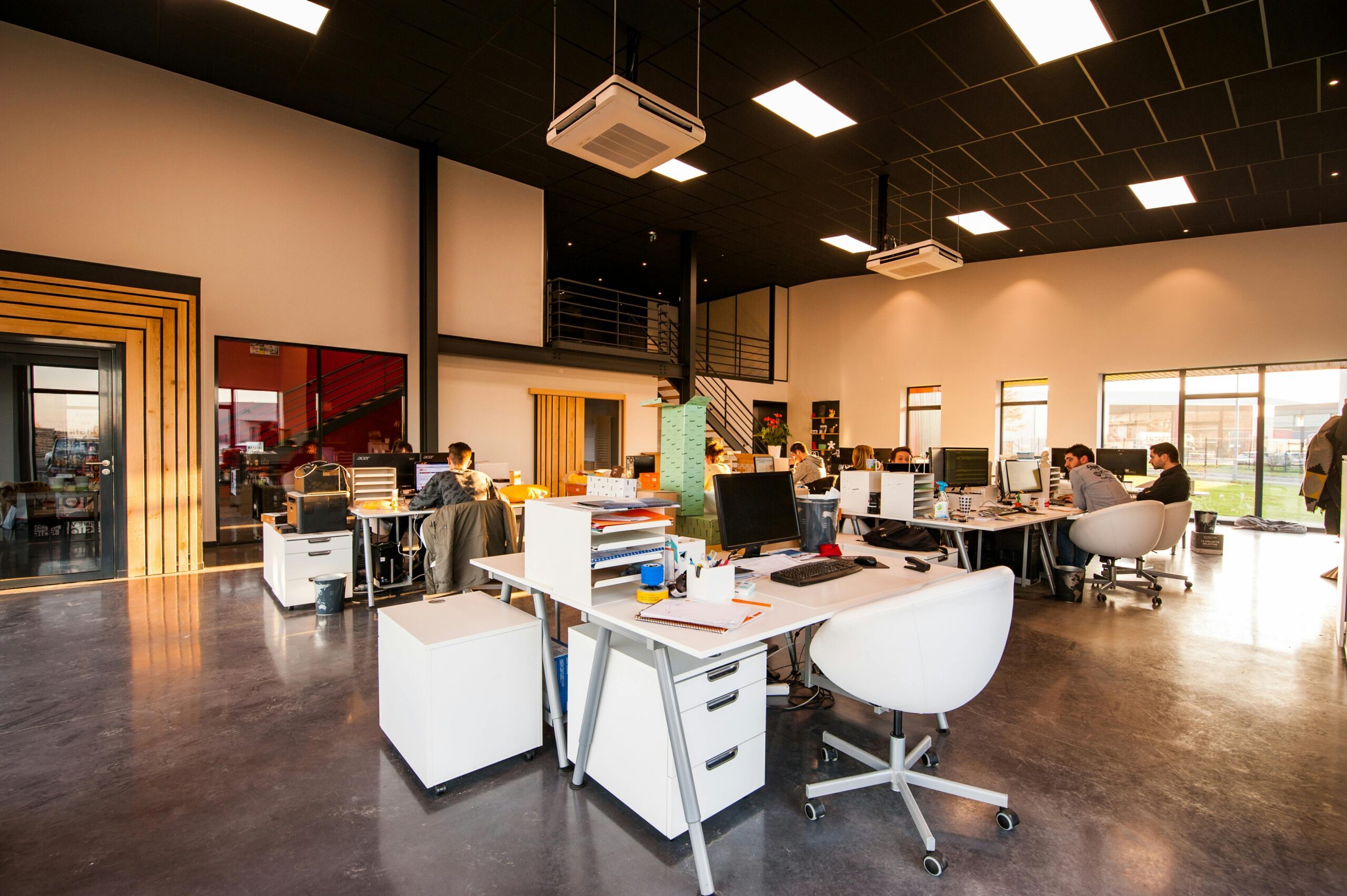 Business owners researching how to choose the right growth marketing agency in 2025